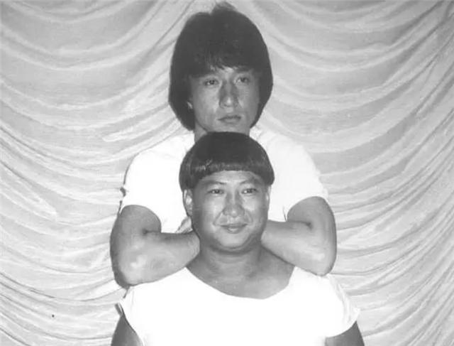 �ư���2��д������Ϸ��������û��һ��̨�ʣ������ж���һ����