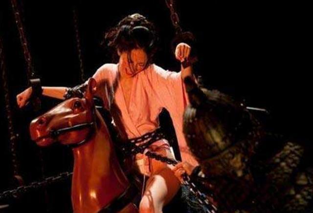 古代死囚的“断头饭”，为什么在碗里放一块半