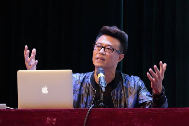 央视最有文化的主持人的妻子，冒死也要生儿育女，原来她只为报答