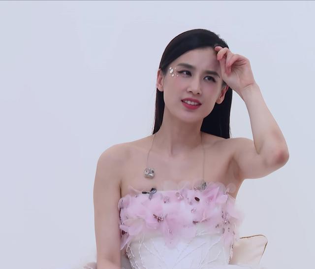 黄圣依不应该上《乘风破浪》？不仅没圈到粉，还拉低了好感