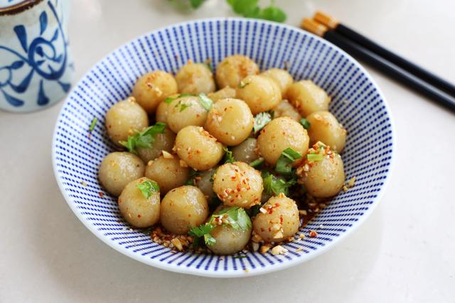 夏天土豆別燉了，簡單拌一拌，Q彈好吃，比涼皮還過癮，太開胃了