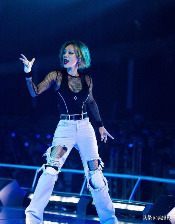 宁静|粉丝机场送宁静哪吒套装 拿乾坤圈混天绫摆pose