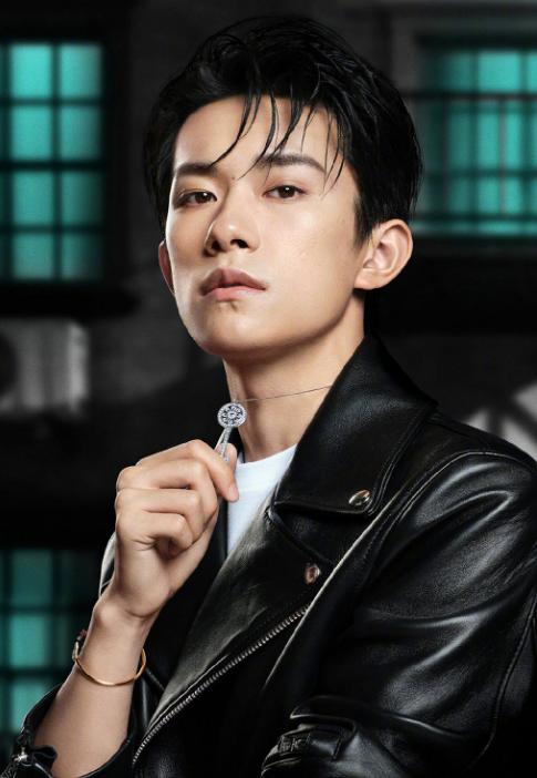 19岁易烊千玺终于对“湿发”下手了，看清效果，