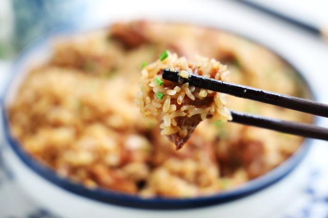 排骨又有好吃新做法，香軟可口，當菜又能當主食，軟爛入味特解饞