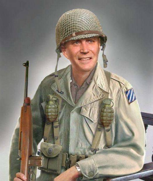 二战美军士兵为何总有两颗手雷挂在胸前？不怕