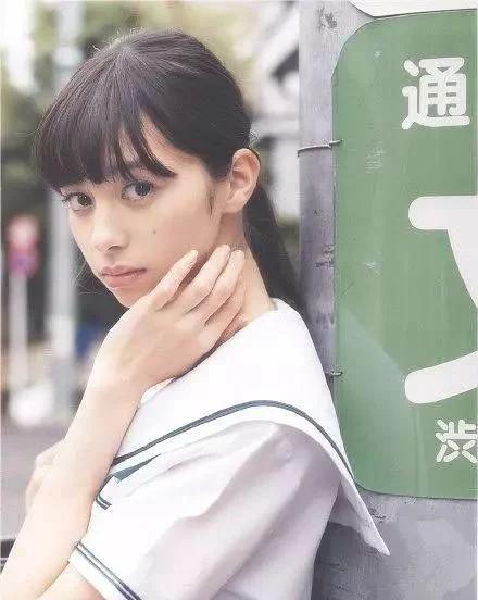 日本女生的校服走红，女星也跟风穿搭！网友：