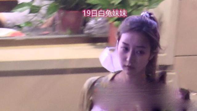 登顶|林更新登顶微博热搜！4天夜会两美女举止亲密 遭调侃被王思聪带坏