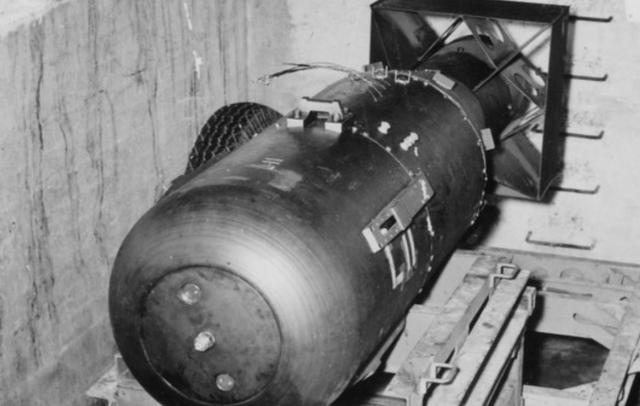 原子弹“小男孩”爆炸全过程，7万人瞬间化为灰烬