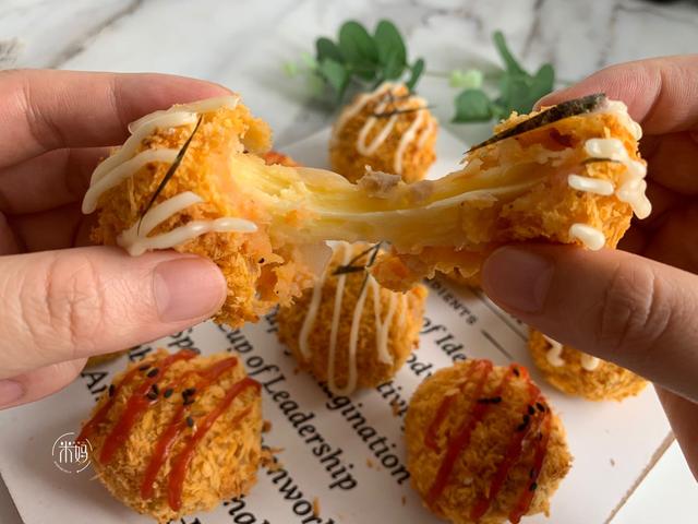 土豆别炒着吃，换种新花样，外酥里嫩咬一口满嘴酥，比吃炸鸡过瘾