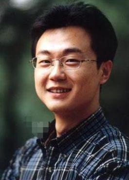 BTV一姐春妮，为何甘愿高龄产子，二婚也要嫁“接班”郎永淳的他