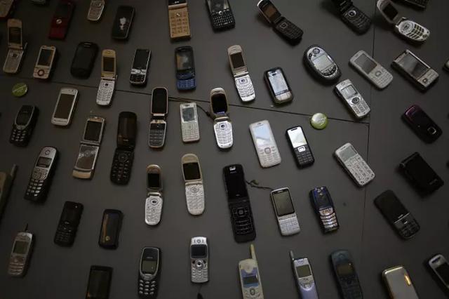 年轻人把淘汰的旧手机，给父母长辈继续用，这