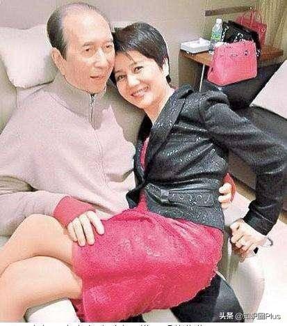 何鸿燊何氏家族悼文，留下四房十七杰，详细了