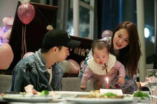 乘风破浪的伊能静，和她背后的两个男人