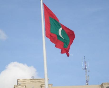 中国再收获一好兄弟，又一土地插上五星红旗，美国这次损失大了