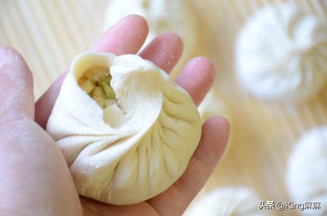 夏季的瓠瓜这样做最好吃，入馅做包子，比肉还