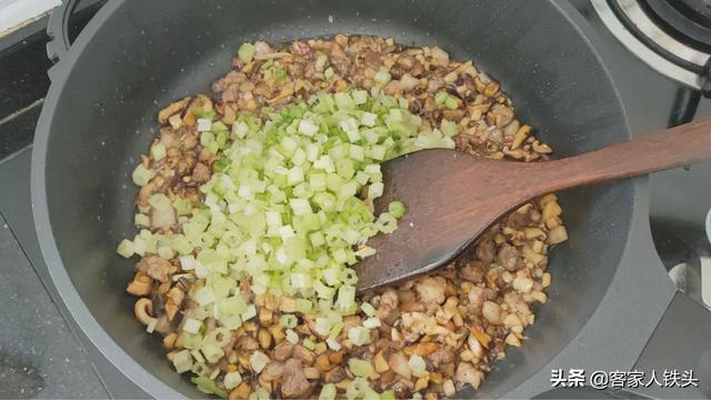 广东茶楼12元3个的芋头包，教你在家做便宜好吃，连吃5个还想吃