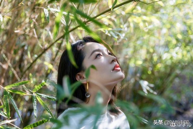 学拍毕业照｜跟李沁、张雨绮、赵露思摆“pose”，用新姿势解锁青春纪念册