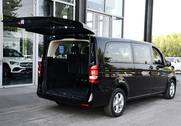 7座“大块头”奔驰也亲民，长近5.4米，2+2+3布局，如今仅28.98万