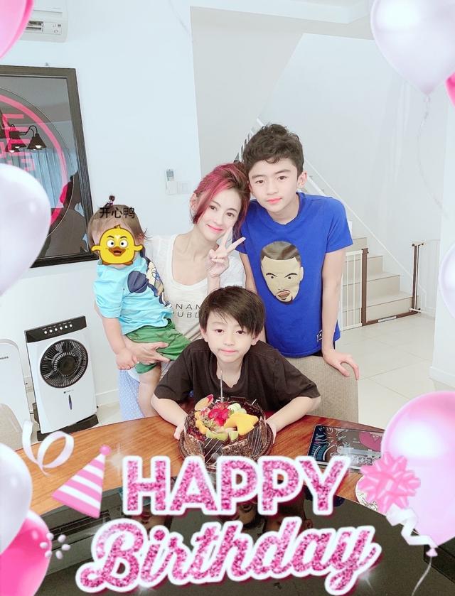 张柏芝陪儿子小Q游泳，并感慨陪伴是最好的爱，母子同框感情深厚
