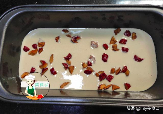 入伏后，家人最爱吃这道蒸糕，香甜软糯，每天吃一小块，能量满满