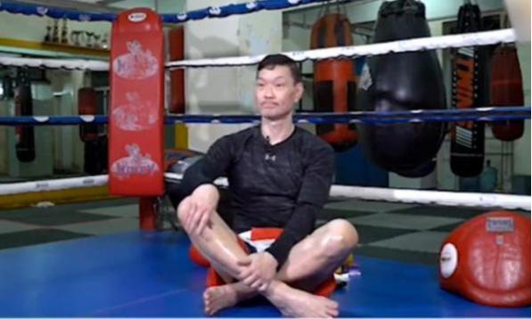 61周岁周比利晒照，头发花白面容苍老，昔日拳王风采不在