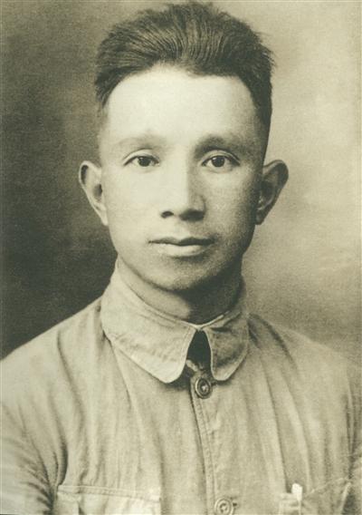 为何粟裕的绑腿比别人的粗？叶挺让他把绑腿解