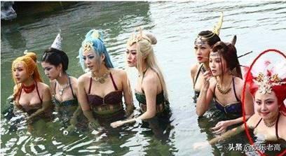 与刘亦菲杨幂传绯闻，争三亿家产眼睛被泼辣椒水，张纪中混乱情史