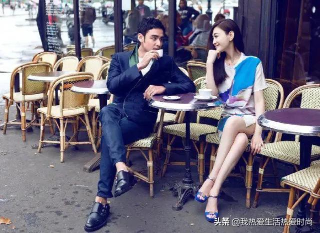 李小冉和明道一组浪漫街拍，情侣风的配色好养