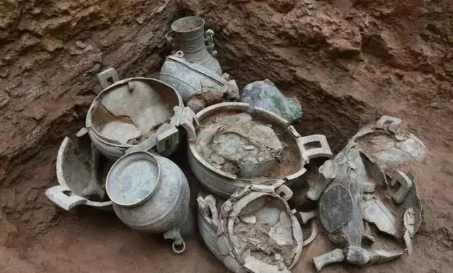 河南老农打两丈深井，挖出三腿“怪物”，引军