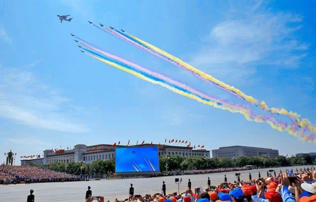 为啥各国阅兵都不用真枪实弹？1981年血的教训让