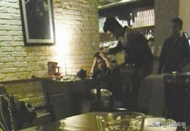 于正被沈泰暴打往事被扒，火速回应又曝猛料，