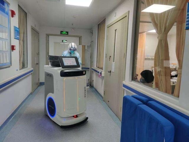 疫情时机器人作用巨大，送药消毒测温，疫情过后它们将何去何从？