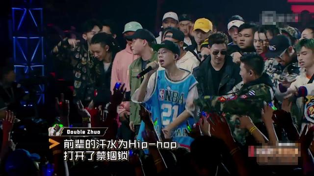 选TT作为对手，与欧阳靖同台演出，零零后的卓卓