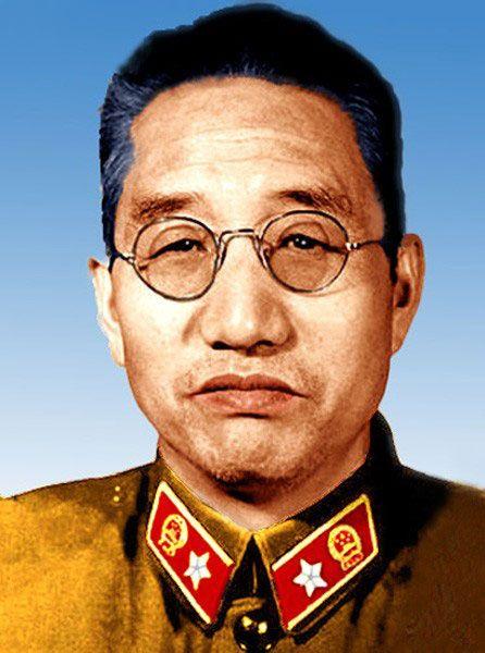 徐向前是他的贵人，曾多次救他于危难中，最后