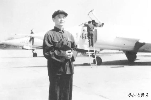 苏式飞机舱盖矮？设计师采集我军飞行员身材数