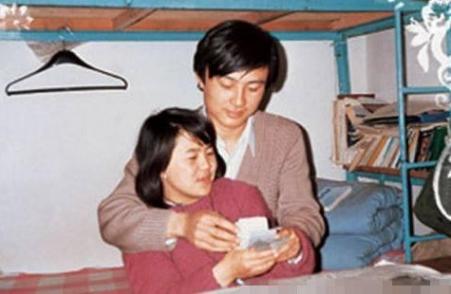 “金龟子”与“国脸”王宁的爱情故事，从校服