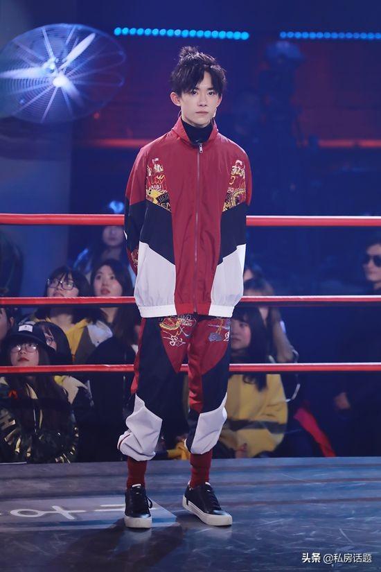 易烊千玺，一个被娱乐圈宠爱的人，你喜欢吗？