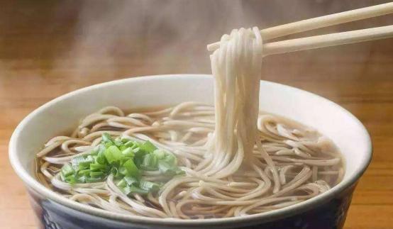 刘涛的面馆开业了，吃友点一碗“羊肉面”，结账时：反复确认价格