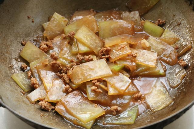 冬瓜不用再做湯了，最簡單的葷素小炒，口感一流，下飯又營養