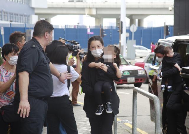 赌王的三位儿媳现身葬礼：两位儿媳是内地人，仅大儿媳是富家千金