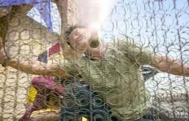 战狼2吴京用铁丝网挡RPG，在现实中能做到吗？