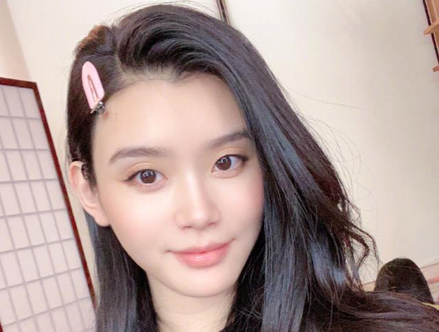 奚梦瑶宣布复工，紧跟老公何猷君的步伐，嫁入豪门仍要拼事业