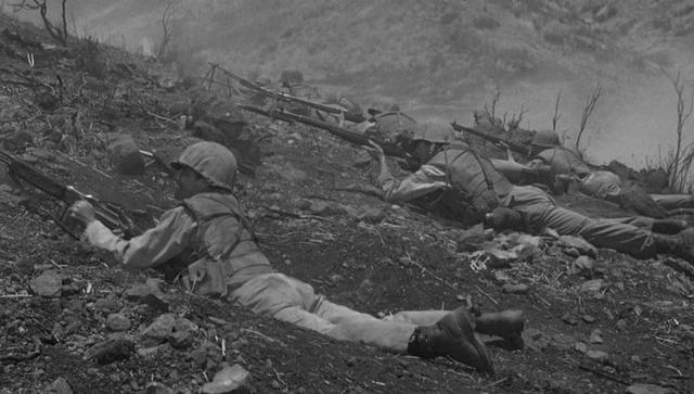 上甘岭战役，美军采用人海战术，志愿军一挺重