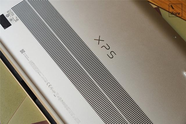 戴尔 XPS 17 评测：我背着戴尔的「超大杯」电脑出差一周