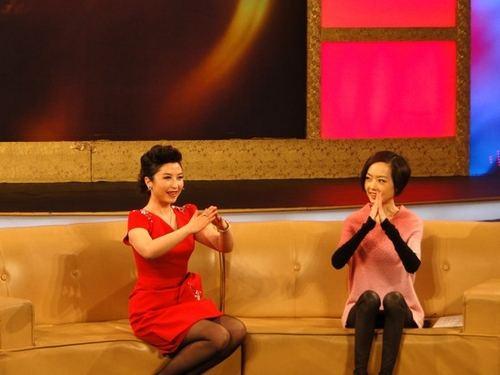 鲁豫是个尬聊的奇女子，网友纷纷调侃：采访谁，谁就会倒霉