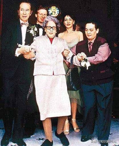 何鸿燊何氏家族悼文，留下四房十七杰，详细了