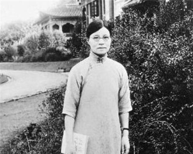 她曾一个月失去4位亲人，35岁当校长，88岁当副省