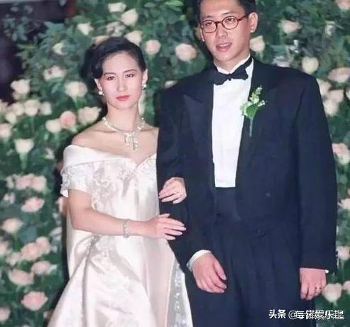 何超琼前夫现身赌王葬礼，曾花2000万办世纪婚礼