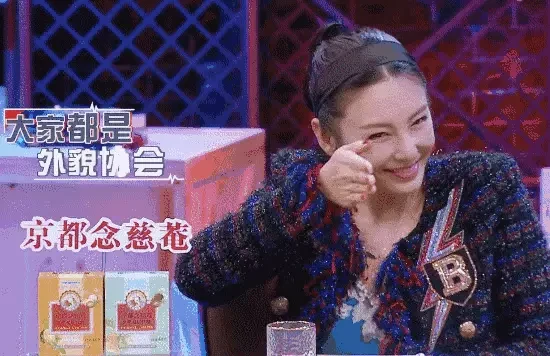 杨超越和鞠婧祎，一个初恋脸，一个高冷脸，你喜欢哪一个