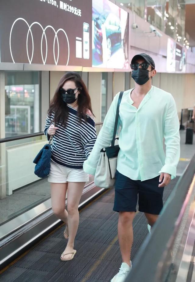 杜江一手牵老婆一手牵儿子堪称人生赢家，嗯哼一路放飞自我超搞笑